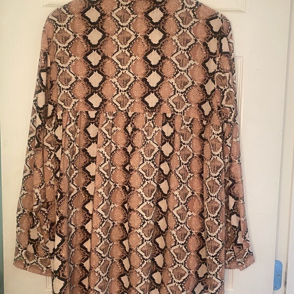Jones New York Pastel Snake Pattern Button Down High Low Blouse - Picture 4 of 13